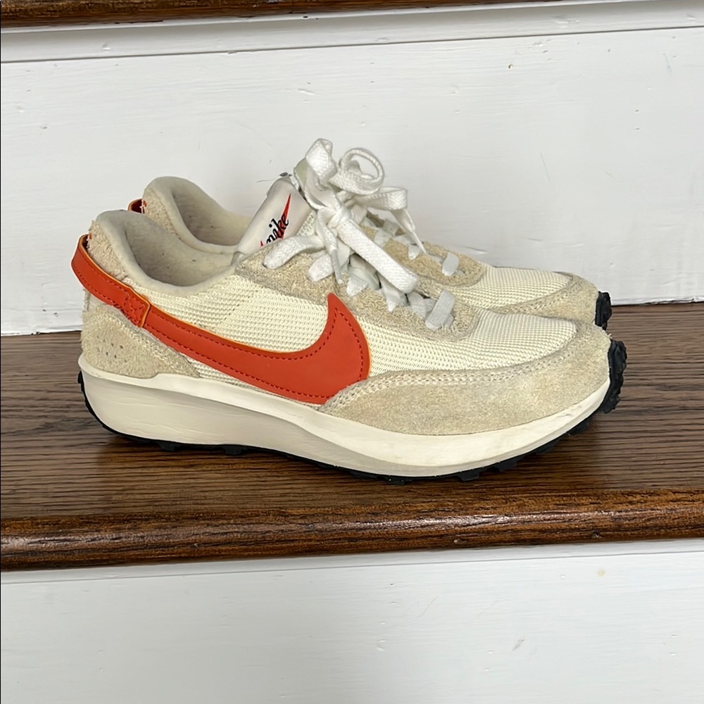 WOMEN'S NIKE WAFFLE DEBUT VINTAGE RUNNING SHOES Size 7